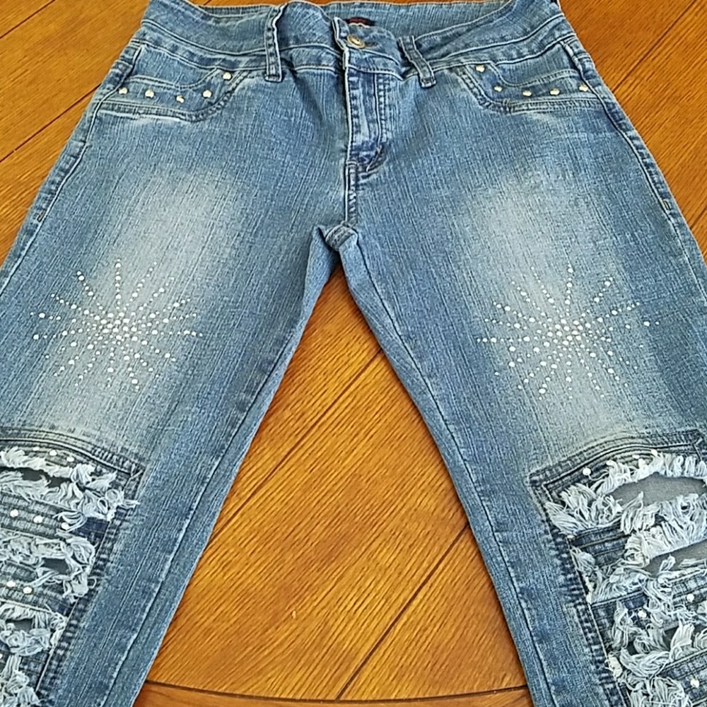 JW Maxx Distressed Woman's Jeans with Bling